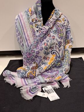NIB Vera Bradley Square Soft Scarf "Maddelena Paisley". 48" X 48" Pink Lavender